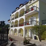 מלון דירות Seaview 4*