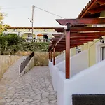 מלון דירות Seaview 4*