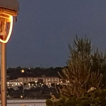 Seaview Apart-hotel 4*